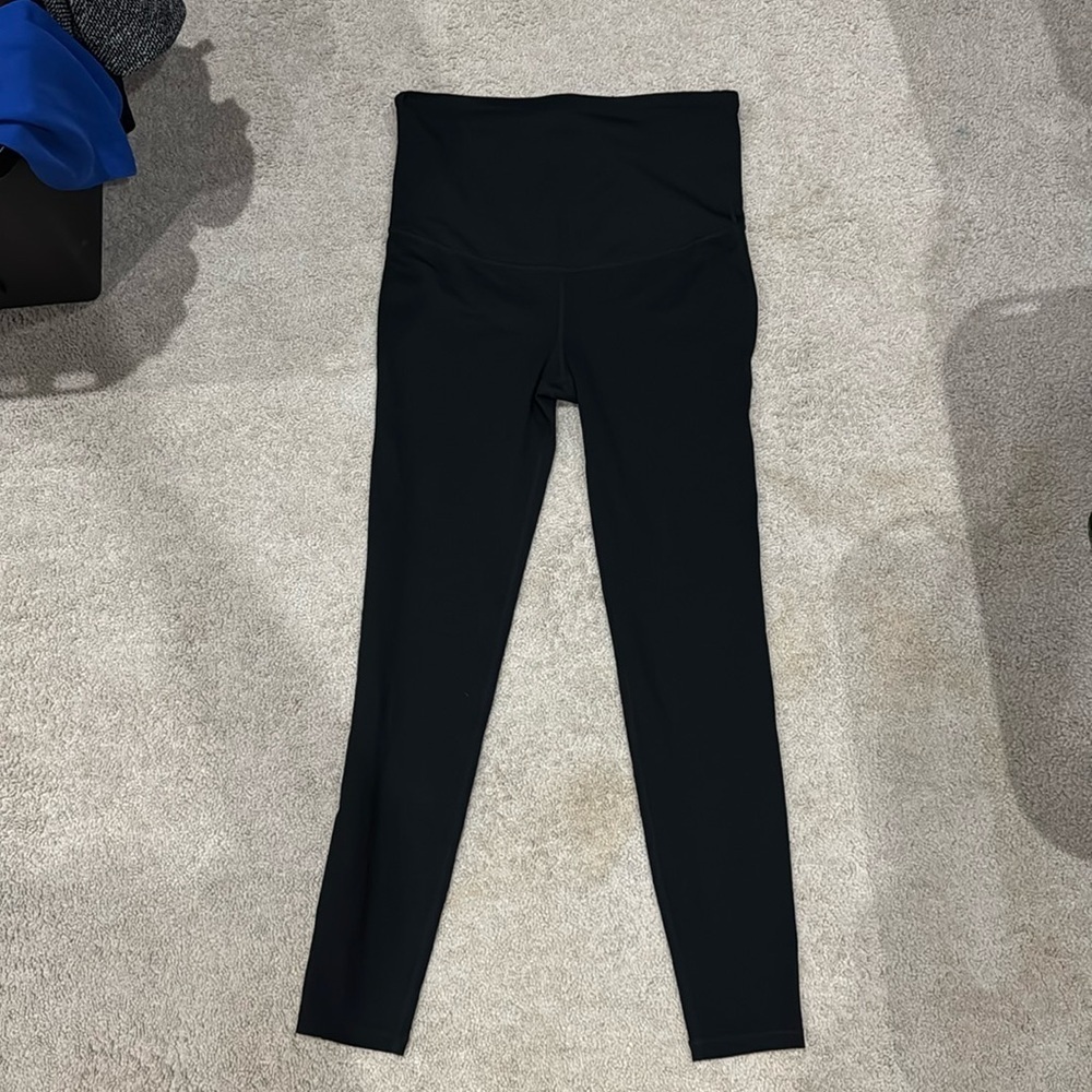 GapFit maternity Blackout Technology black leggings size small
